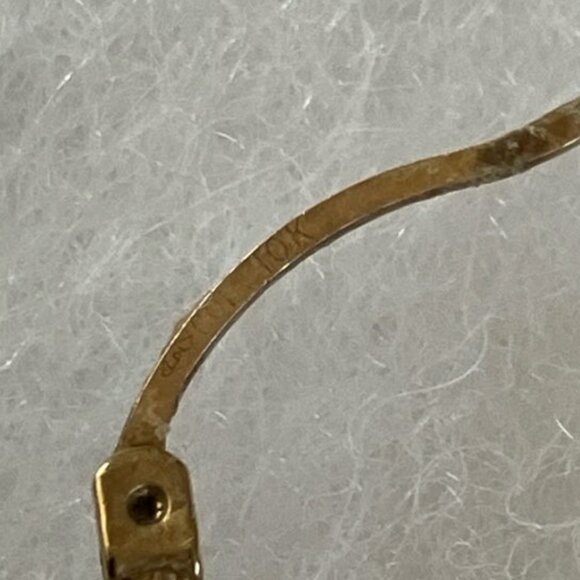 10kt Gold shell earrings - Picture 4 of 5